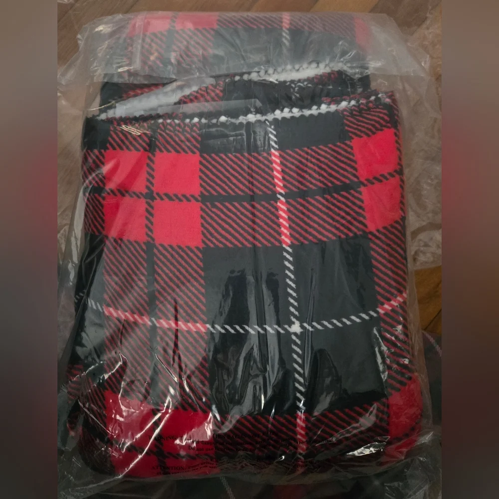 Victorias Secret Red and Black Plaid Tote Bag & Fleece Blanket - NWT